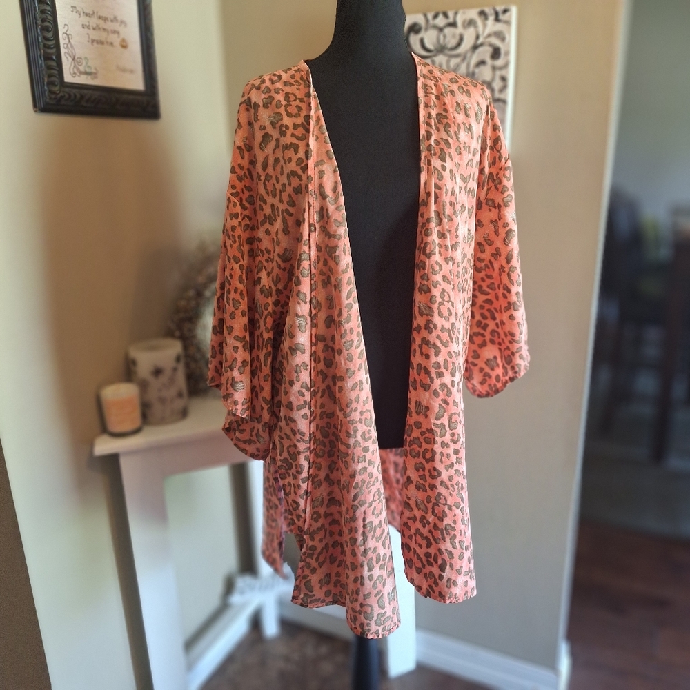 NICE! Pinkish Coral Leopard Print Kimono Sz Large By mts - Picture 2 of 16